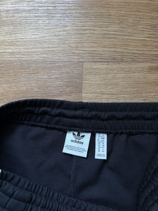 Оригінальні штани adidas з лампасами