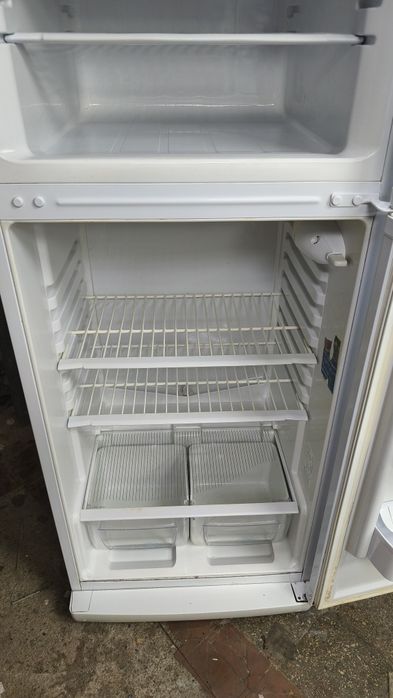 Продам холодильник Indesit