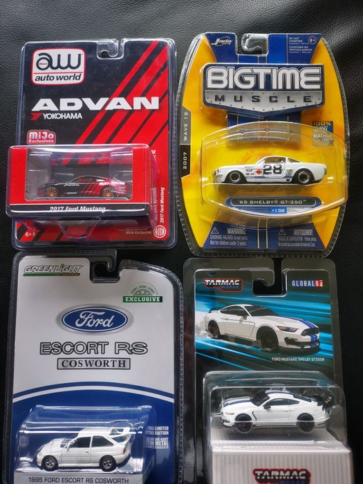 Ford hot wheels novo com portes incluídos