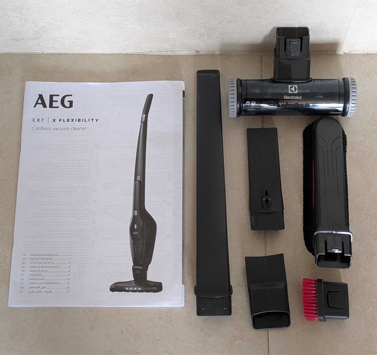 Aspirador vertical AEG CX7 2 em 1 com acessórios