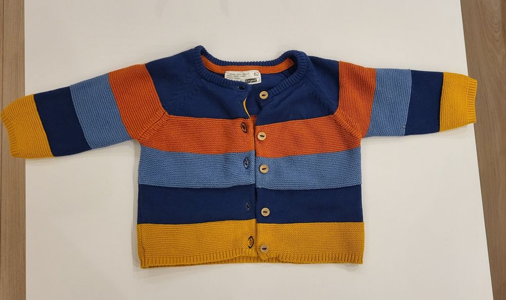 Sweterek niemowlęcy 62