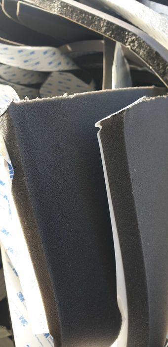 pianka 2cm z klejem 3M