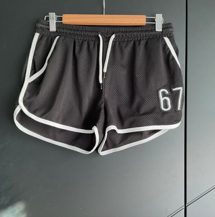 Czarne spodenki dresowe