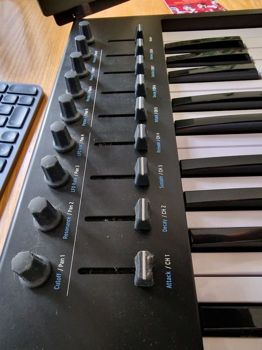 Teclado controlador midi arturia essential keys 61