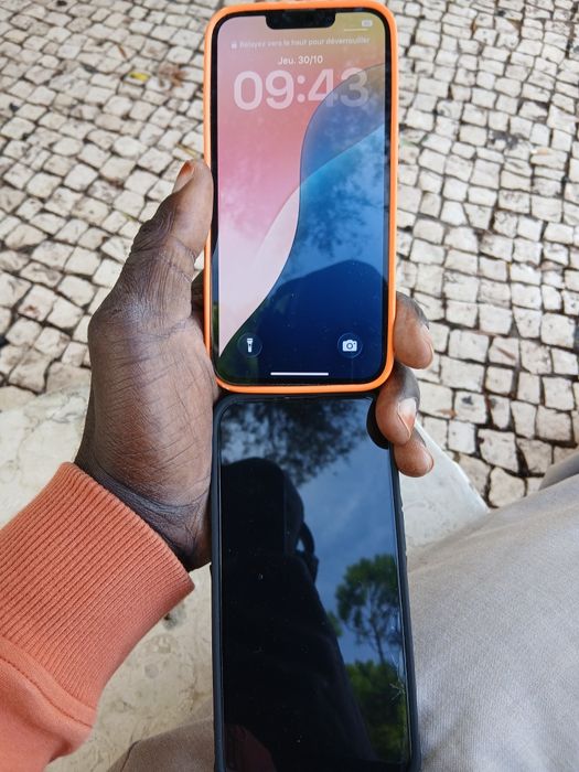 Vendo dois iPhones: um 13 Pro de 128 GB e um 14 Pro de 128 GB, ambos p