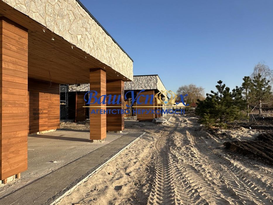 Продажа современного дома в  селе Козин с выходом на реку.