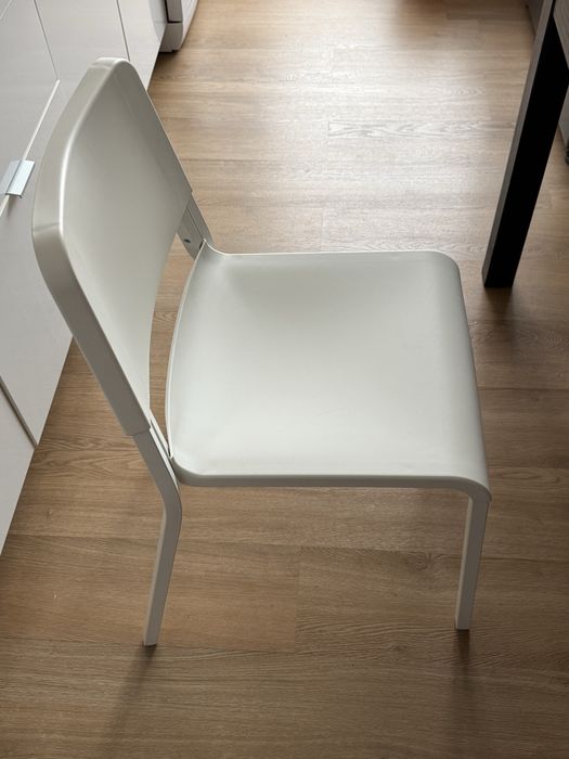 Cadeiras brancas IKEA