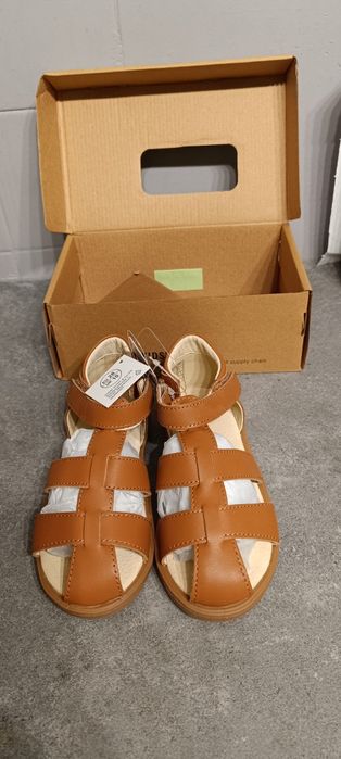Nowe Sandałki Eko skóra 28 rozmiar 
Sprzedam 
Możliwość wysyłki olx