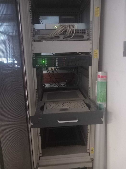 Bastidor com Servidor