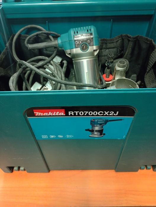 MAKITA Frezarka RT0700CX2J 710W