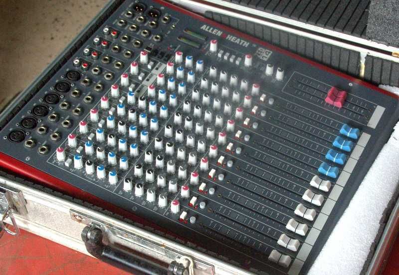 Mikser 14 kanałowy markowy ze skrzynią transportową