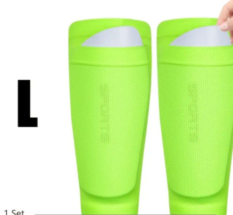 Тримачі  для футбольних щитків