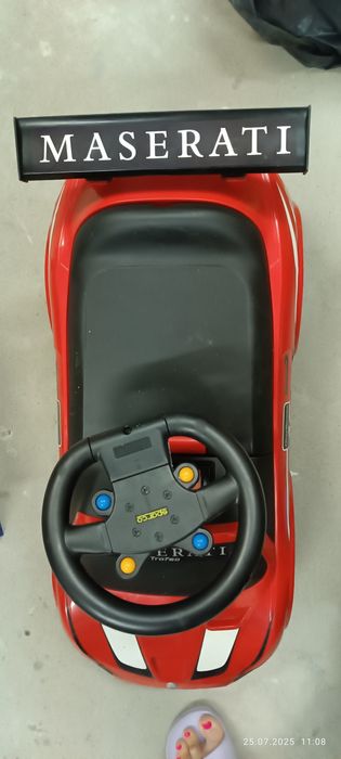 Jeździk, autko piękne czerwone masserati