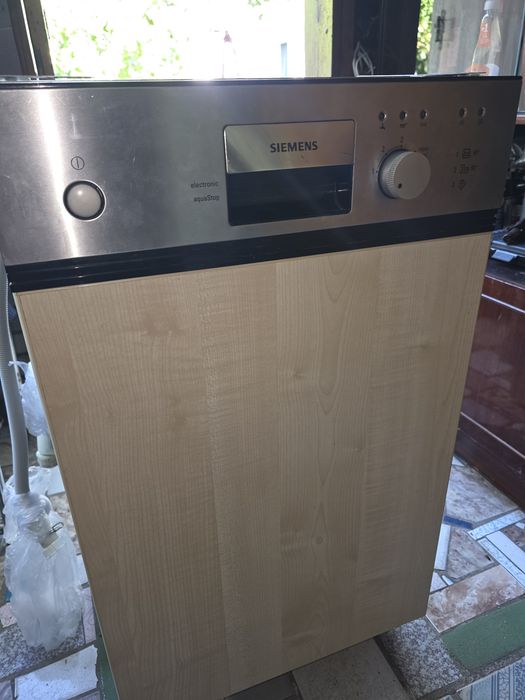 Продам бу посудомийну машину Simens . Машина з німеччини. Повністю в робочому стані, власноруч привозив з німеччини.