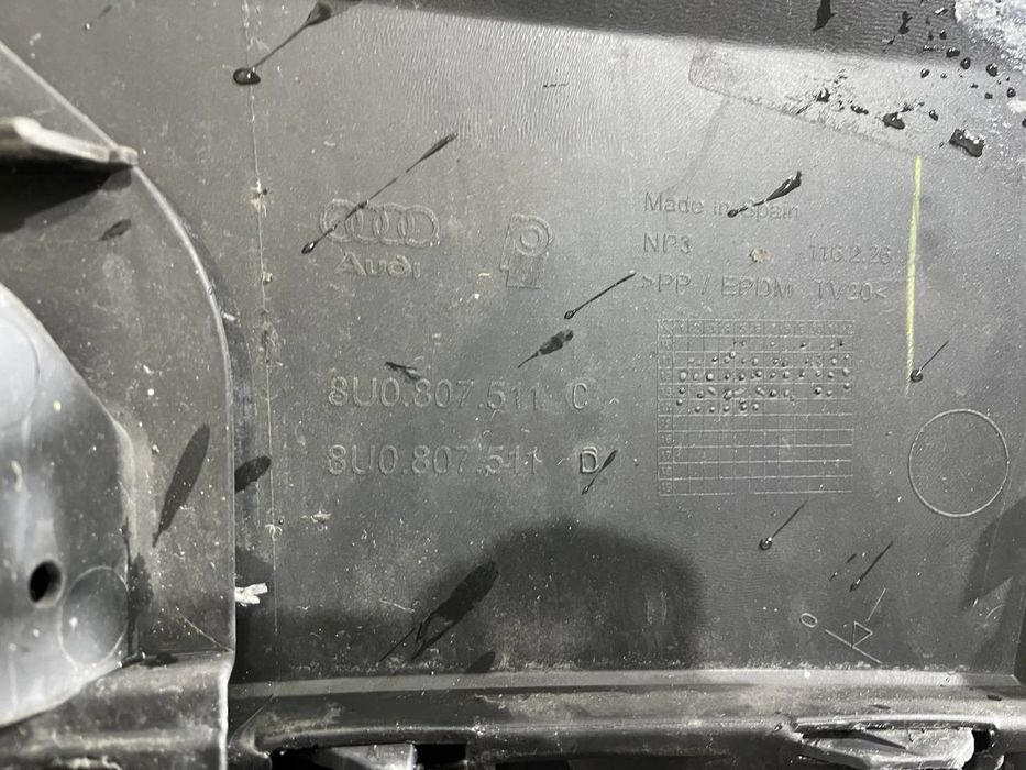 Бампер задний Audi Q3 / 2010 2011 2012 2013 2014 2015 г. / 8U0807511C