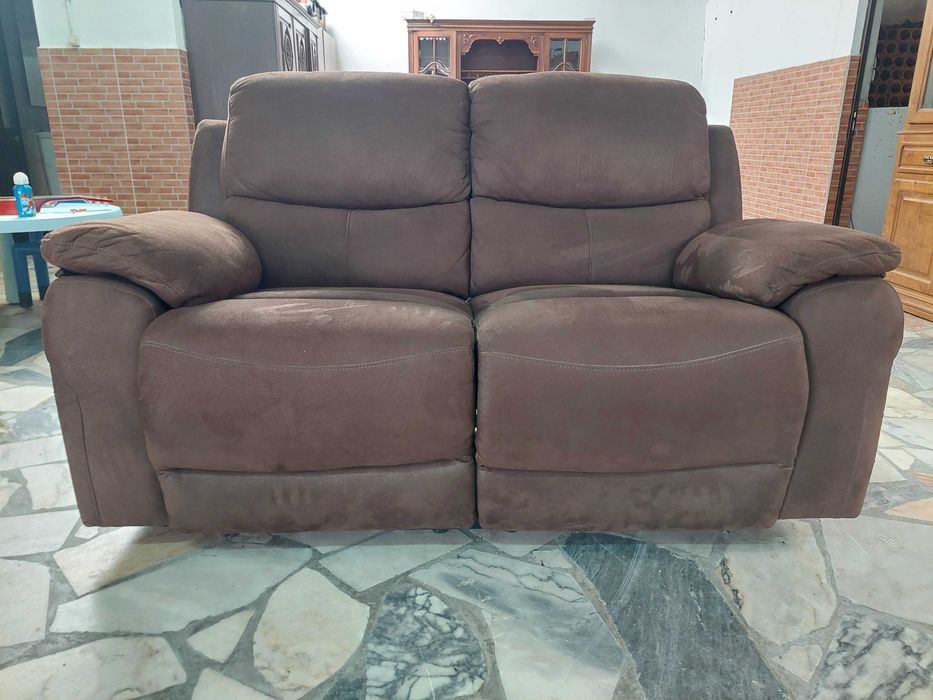 Vendo Sofá de 2 Lugares em Pele com Relax