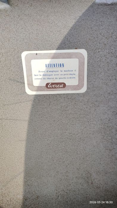 Maquina de escrever Everest