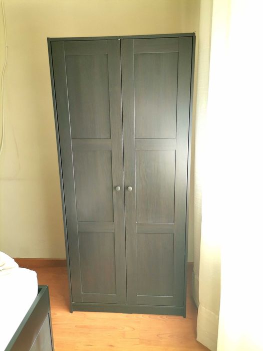 Quarto "cama; roupeiro; cómoda vertical e mesas de cabeçeira" Ikea