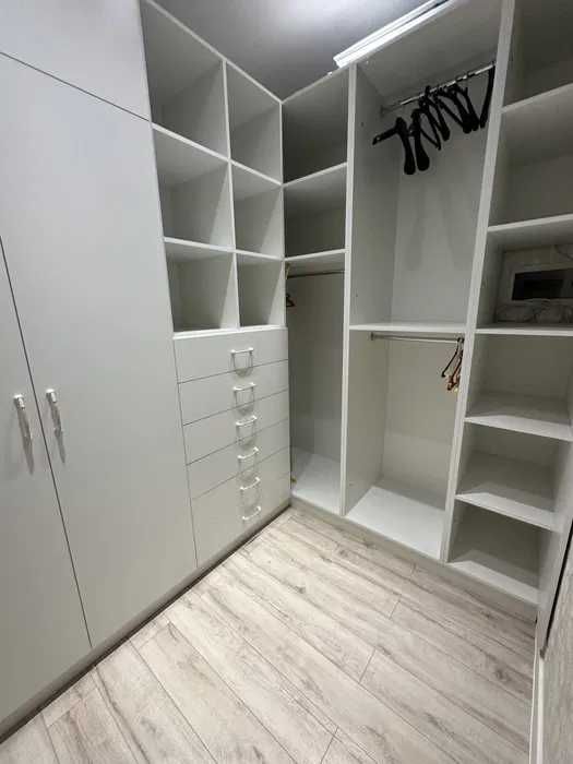 Продається 3к кв 100м кв, ЖК Дмитрівський, м Центральний ринок 18939В