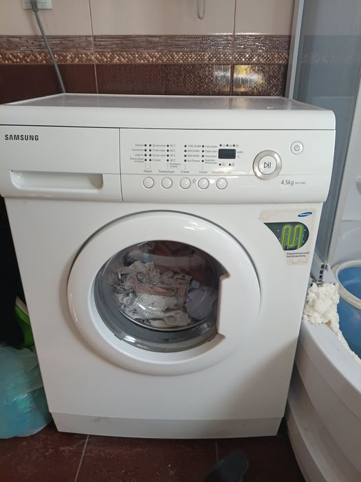 Пральна машинка Samsung WF-F1062