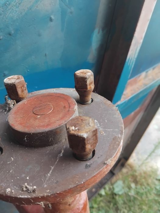 Вісь з колесами до автомобільного прицепа