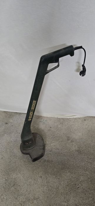 aparador de relva (ou roçadora) Black & Decker GL 320,