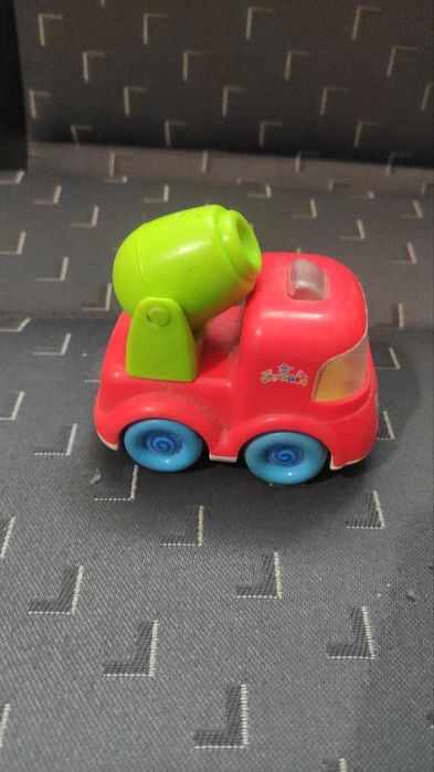 Детская машинка бетономешалка.