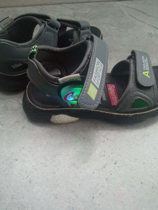 Босоніжки та туфлі для хлопчика 29 розмір