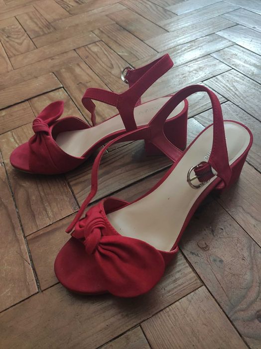 Sandálias vermelhas de veludo NR 39