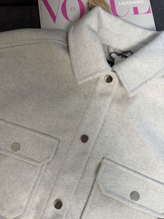 Фетрова жіноча сорочка куртка тепла Zara біла, сіра XS