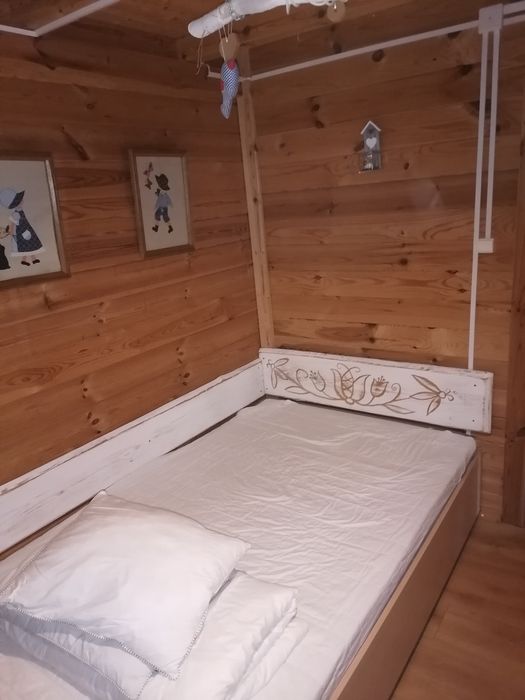 Domek na brzegu jeziora