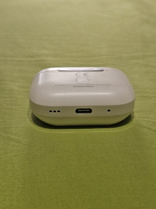 iS MusicPods (AirPods com ecrã digital)