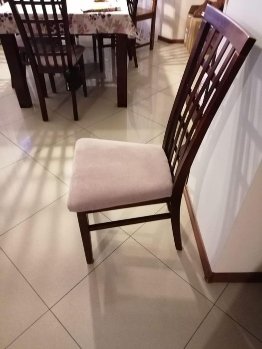 Sprzedam  Sześć Krzeseł