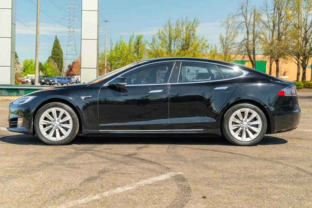 Tesla Model S      2018