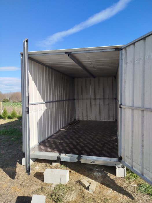 Contentor, barraco, armazém , arrumos