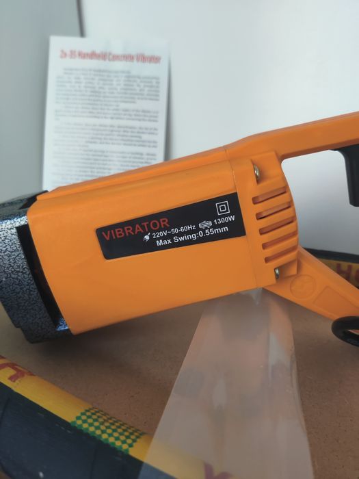 Vibrador 1300W + mangueira 2 metros. Novo/Garantia  ( Monofásico ).