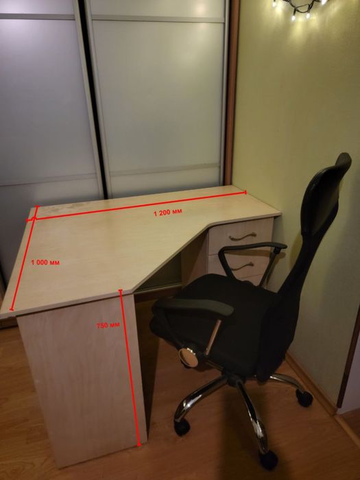 Комплект меблів в дитячу кімнату