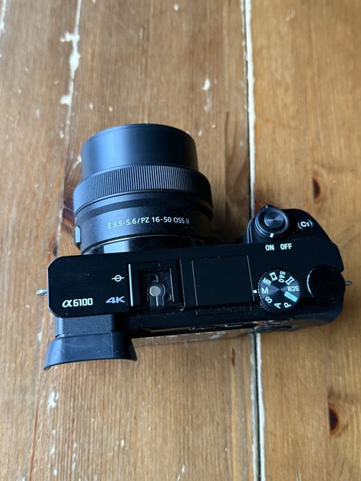 Sony A6100 com lente 16-50mm f/3.5-5.6 OSS