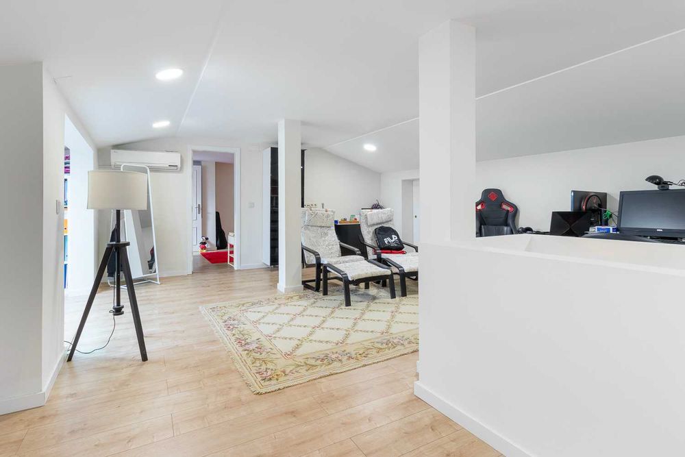 Moradia T5 Junto ao Parque das Nações   *** Oportunidade***