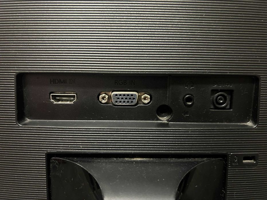 Monitor Samsung 24″ Full HD Curvo – Bom Estado