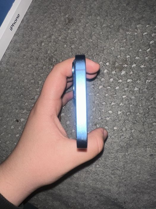 Iphone 13 niebieski