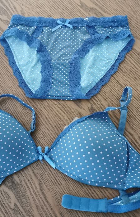 Conjunto de Sutien e cuecas novo, com etiqueta