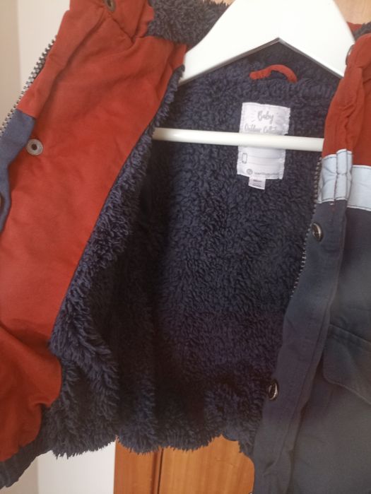 Casaco vermelho e azul