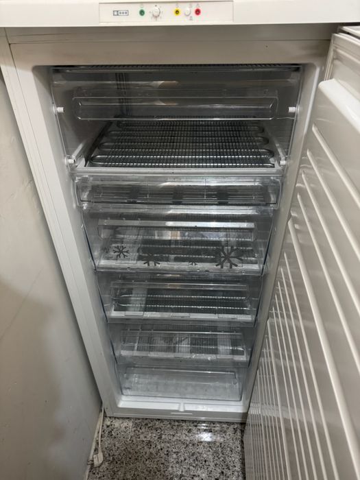 Arca Congeladora Vertical da Zanussi