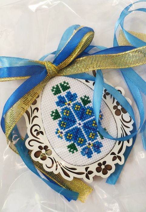 Підвіска пасхальна оздоблена вишивкою