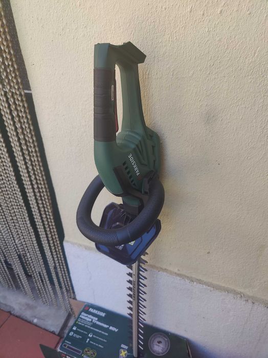 maquina cortar arbustos nova, sem bateria