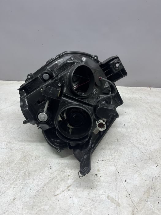 Права фара Nissan Juke