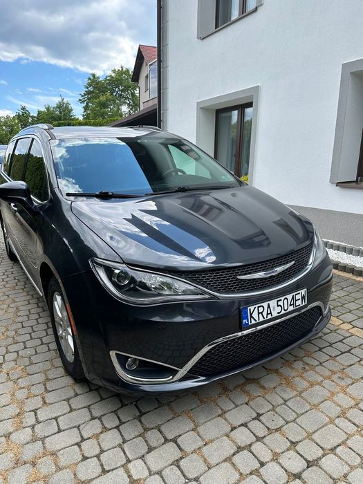 Chrysler Pacifica Stan auta bardzo dobry kamera elektryczne drzwi i klapa spr w całości
