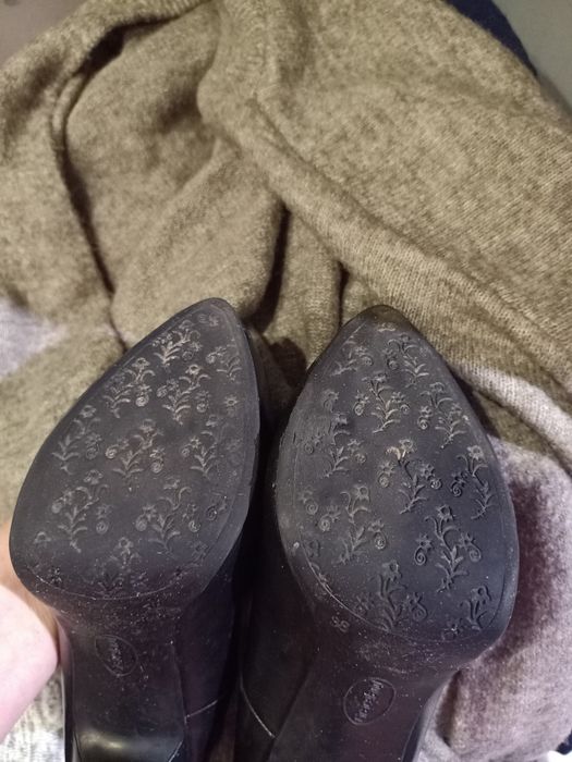 Szpilki czarne na platformie 38