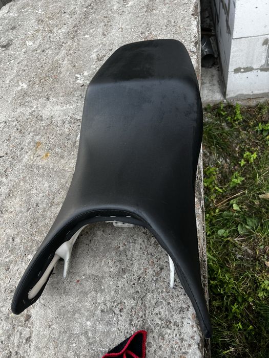 Сидіння HONDA CBR 600 F4I